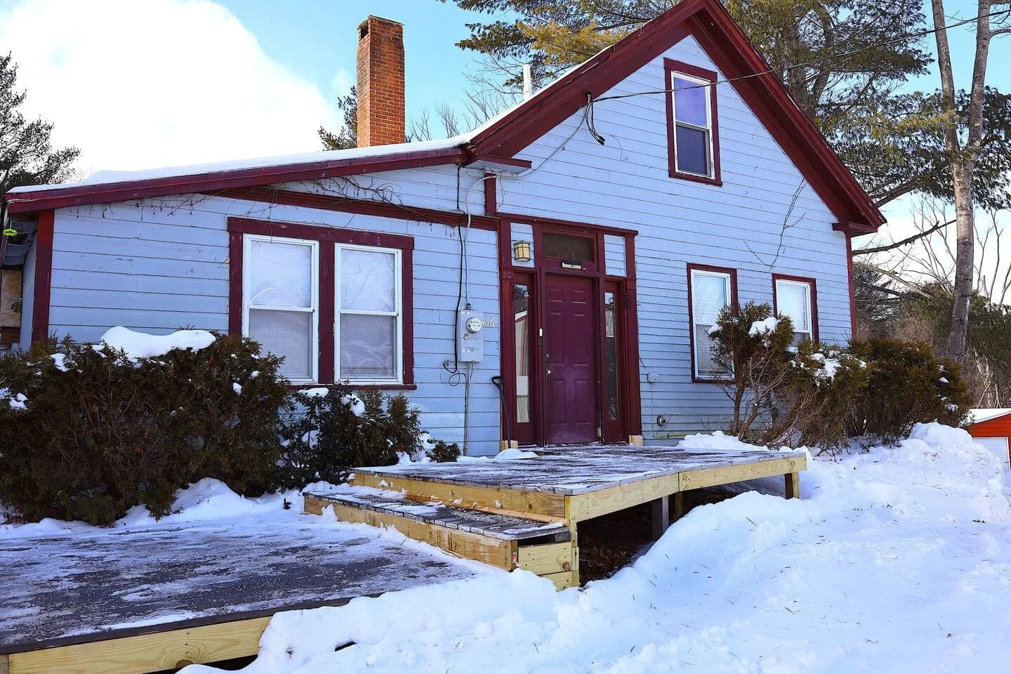 The Farmington House in winter